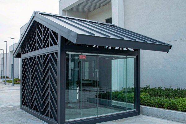 Smoking Booth Materials: Powder-Coated Steel, Stainless, and Glass